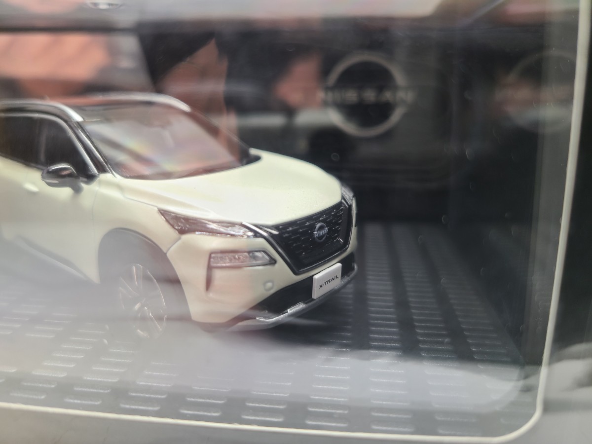 1/43 新型 エクストレイル 1:43 NISSAN X-TRAIL ブリリアントホワイトパール / スーパーブラック 日産 ディーラー正規品 限定品 未開封の画像4