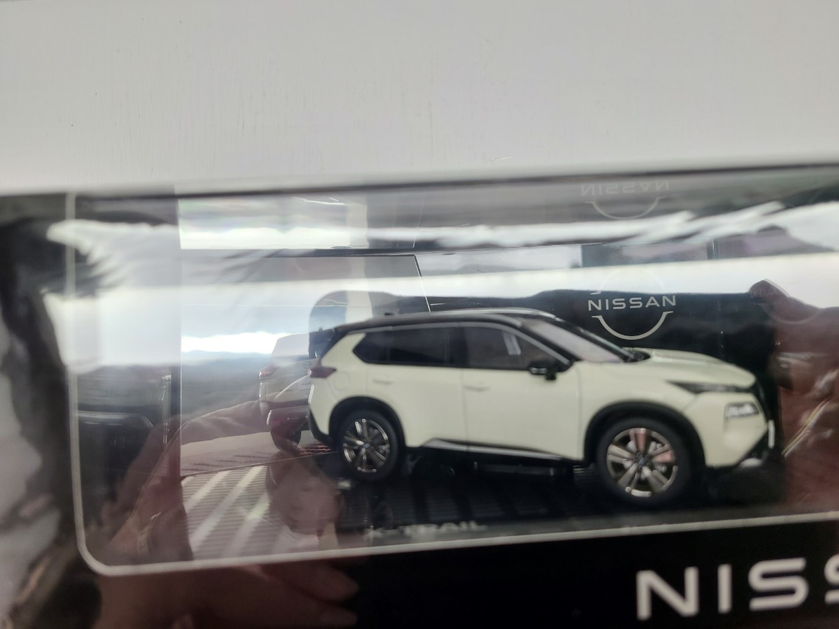 1/43 新型 エクストレイル 1:43 NISSAN X-TRAIL ブリリアントホワイトパール / スーパーブラック 日産 ディーラー正規品 限定品 未開封の画像5