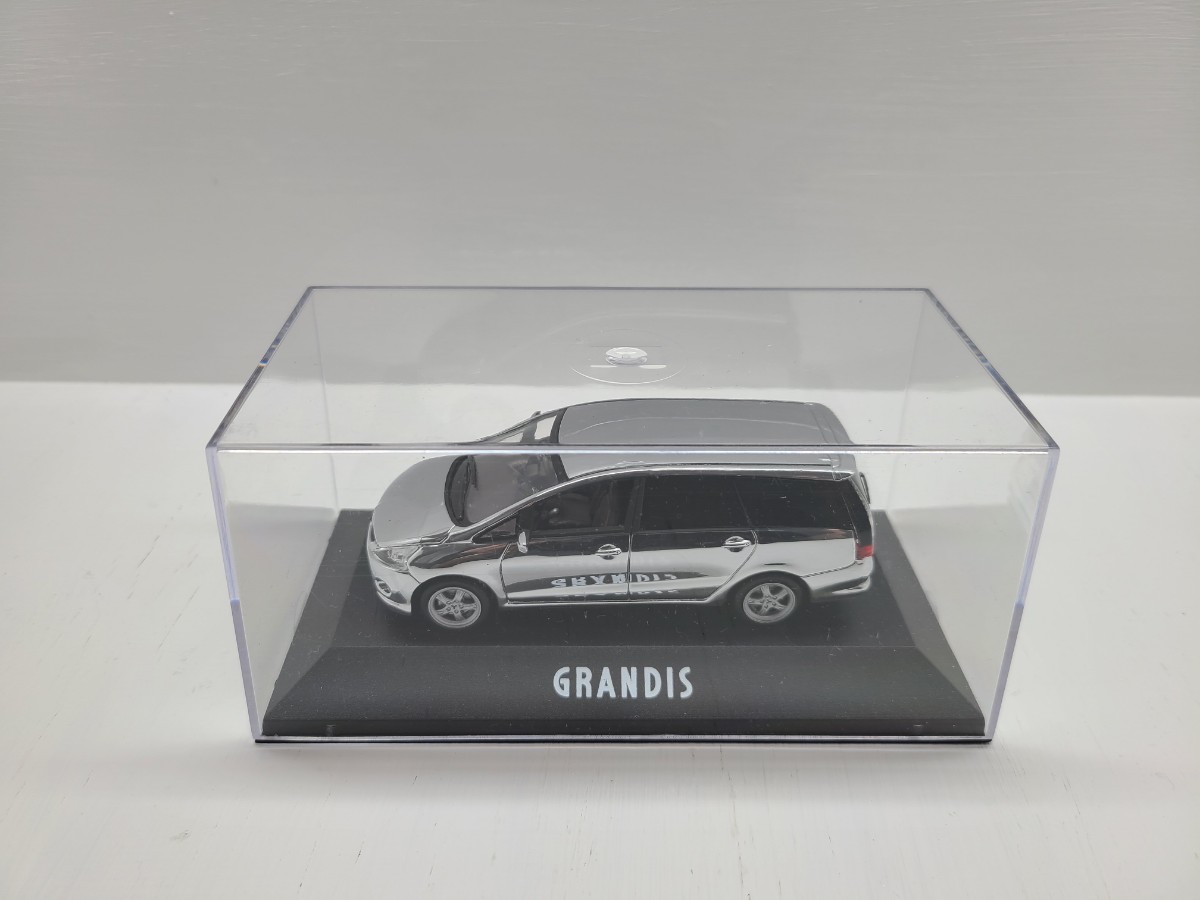 【最終値下げ】1/43 MITSUBISHI GRANDIS 三菱 グランディス　ディーラー特注 ミニカー メッキ仕様 1:43 美品 レア物 入手困難 ケース付き_画像1