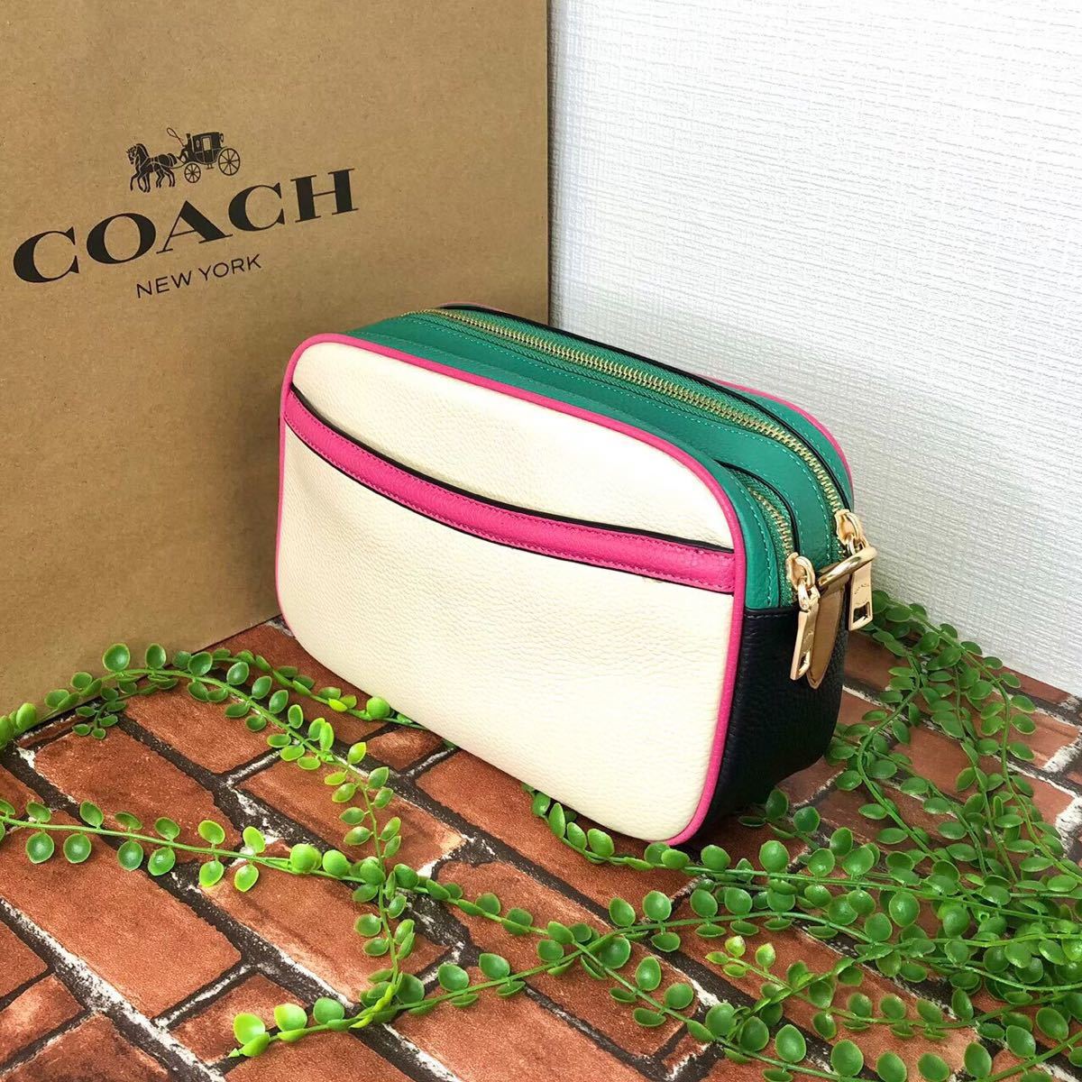 ≪新品≫COACH コーチ ショルダーバッグ 馬車ロゴ(大) ホワイト×グリーン_画像2