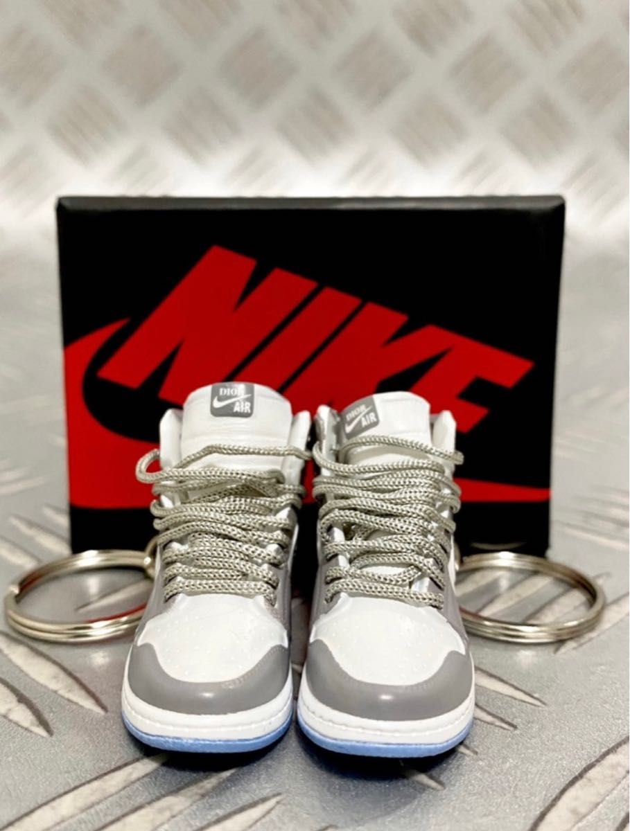 DIOR × NIKE Air Jordan ナイキ スニーカー ミニキーホルダー DIOR × NIKE Air Jordan ナイキ スニーカー ミニキーホルダー