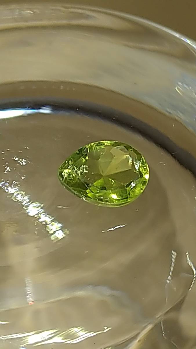 ペリドット　裸石　ルース　ペアカット　0.95ct 34_画像3