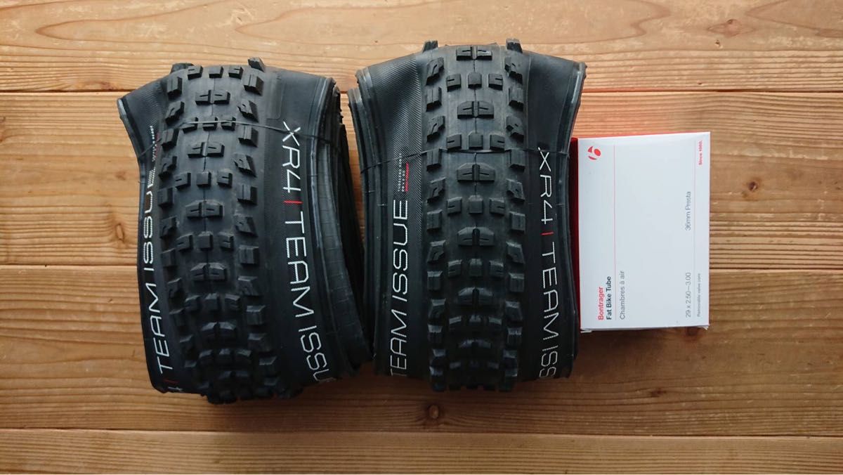 Bontrager XR4 Team Issue TLR MTB タイヤ 29x2.6 ＋Tube 29 x 2.5-3.0