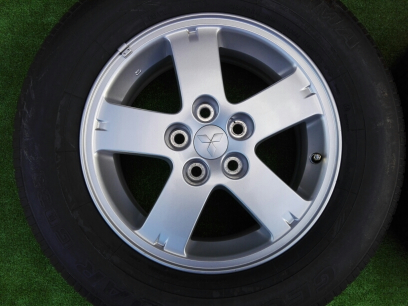春の新作 三菱純正 デリカD5 税込み 215 70R16 YOKOHAMA GEOLANDAR