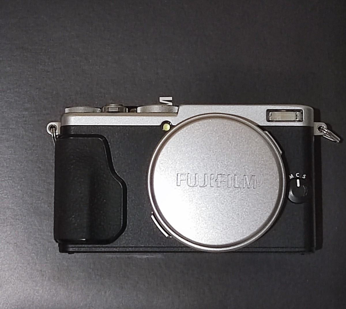 FUJIFILM 富士フイルム X70 -S コンデジ シルバー APSーC ワイド