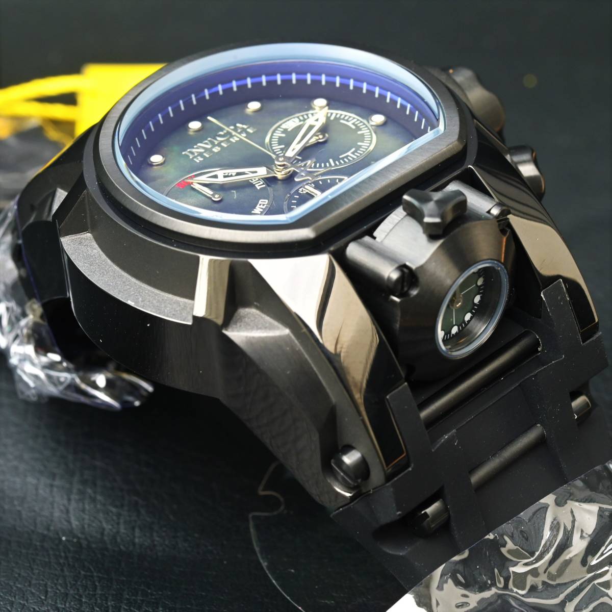 INVICTA インビクタ『Reserve Bolt Zeus Mugnum  26712』★2つのムーブメント搭載★電池式★200ｍ防水★スイス製Mvt★