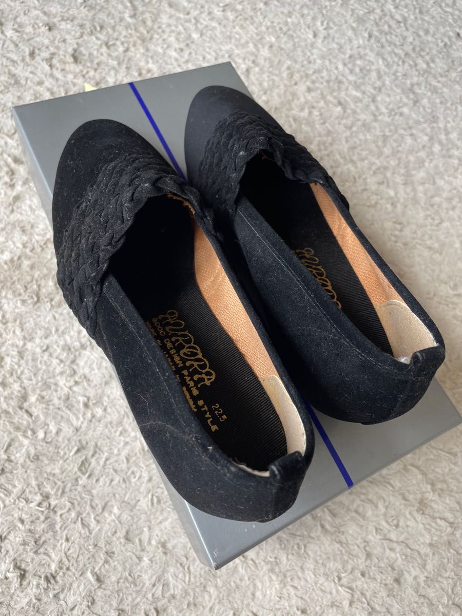 黒スエード風婦人靴(新品）22.5cmEEE