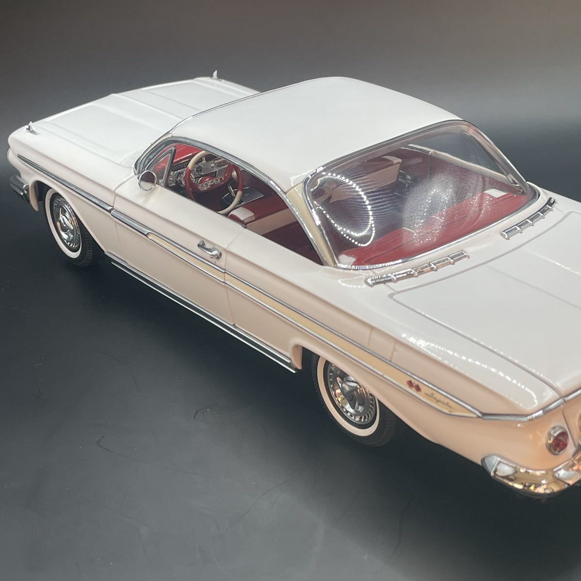 SUNSTAR 1/18 1961 CHEVROLET IMPALA SS 61 インパラ クーペ バブルトップ アメ車 ローライダー