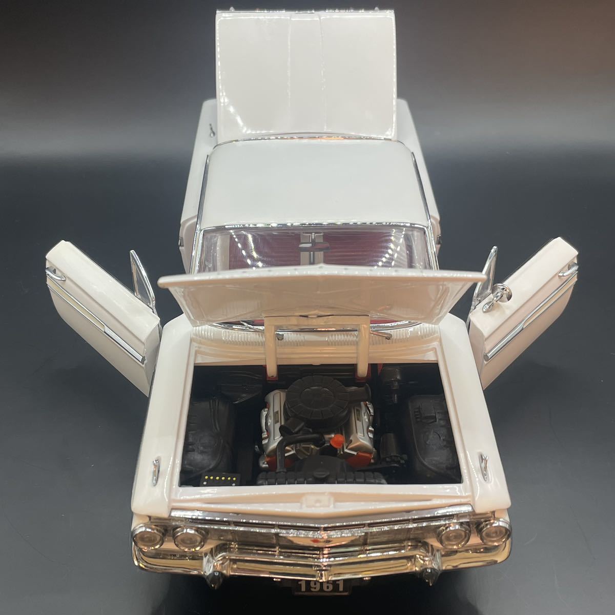 SUNSTAR 1/18 1961 CHEVROLET IMPALA SS 61 インパラ クーペ バブルトップ アメ車 ローライダー