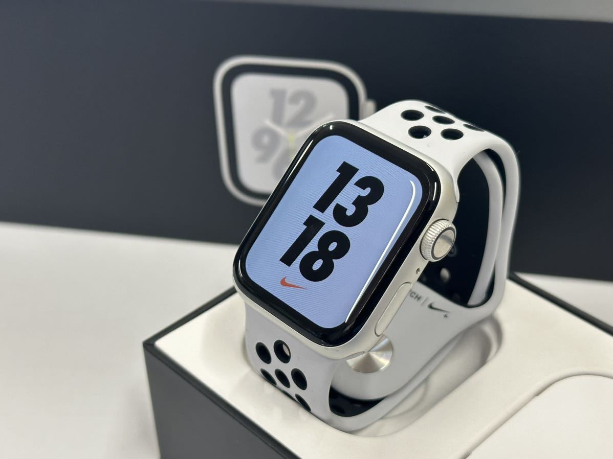 即決 おすすめ Apple watch Series4 シルバーアルミニウム GPSモデル