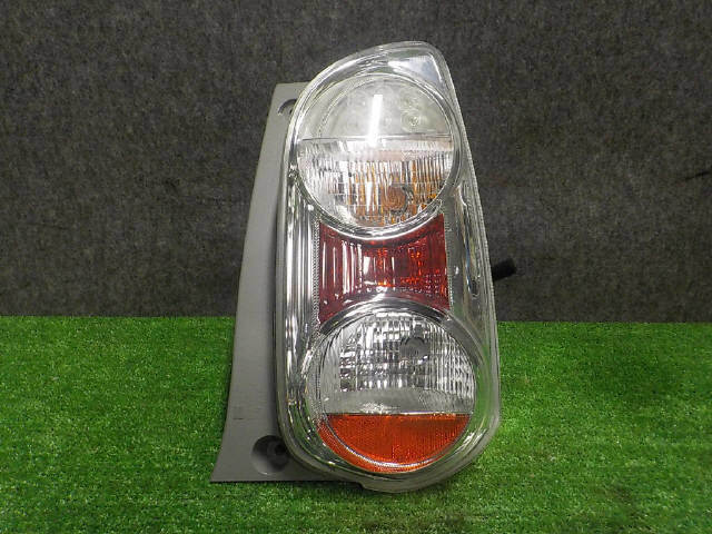 【送料込】 H25年 パッソ DBA-KGC30 右テールランプ 81550-B1200 ＬＥＤ KOITO 220-51004 [ZNo:05001458] 74160_画像1