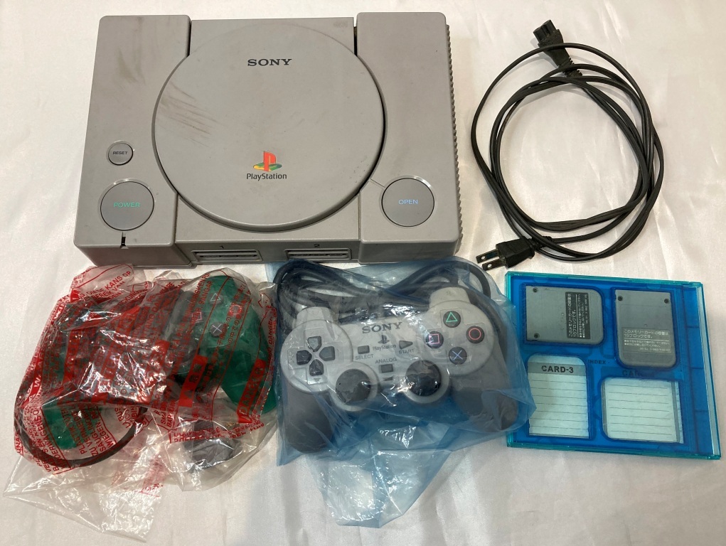 ★プレステ本体・備品セット★PS1本体【動作確認済】/PS1メモリーカード2個/コントローラー（純正 美品/スケルトングリーン) 計5点 Og27_80