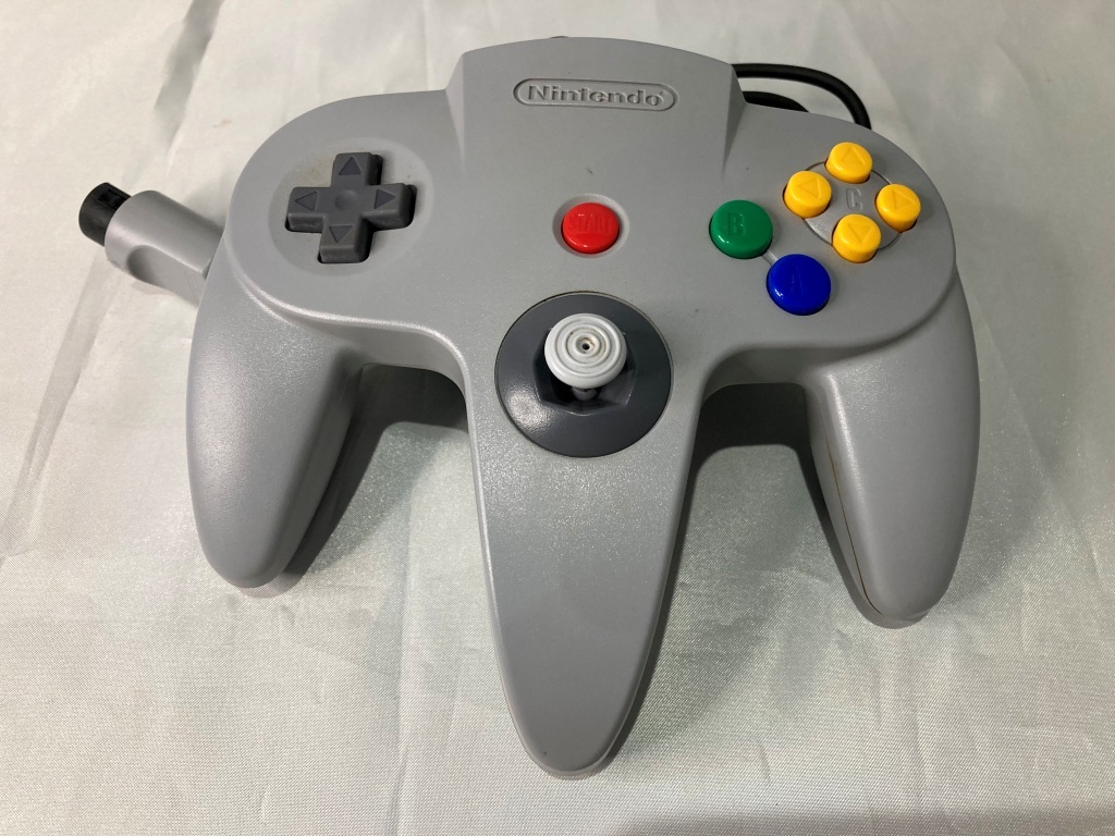 ★ニンテンドー64本体/備品5点セット★【通電確認済】Nintendo 64 本体1点・コントローラー3点（灰/黒/黄）・コントローラーパック　Oa_100