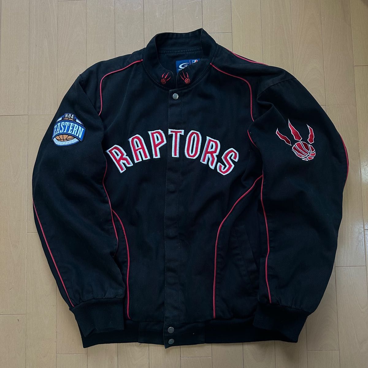 激レア】NBAトロントラプターズ刺繍ジャケット Toronto Raptors 激レア】NBAトロントラプターズ刺繍ジャケット Toronto Raptors