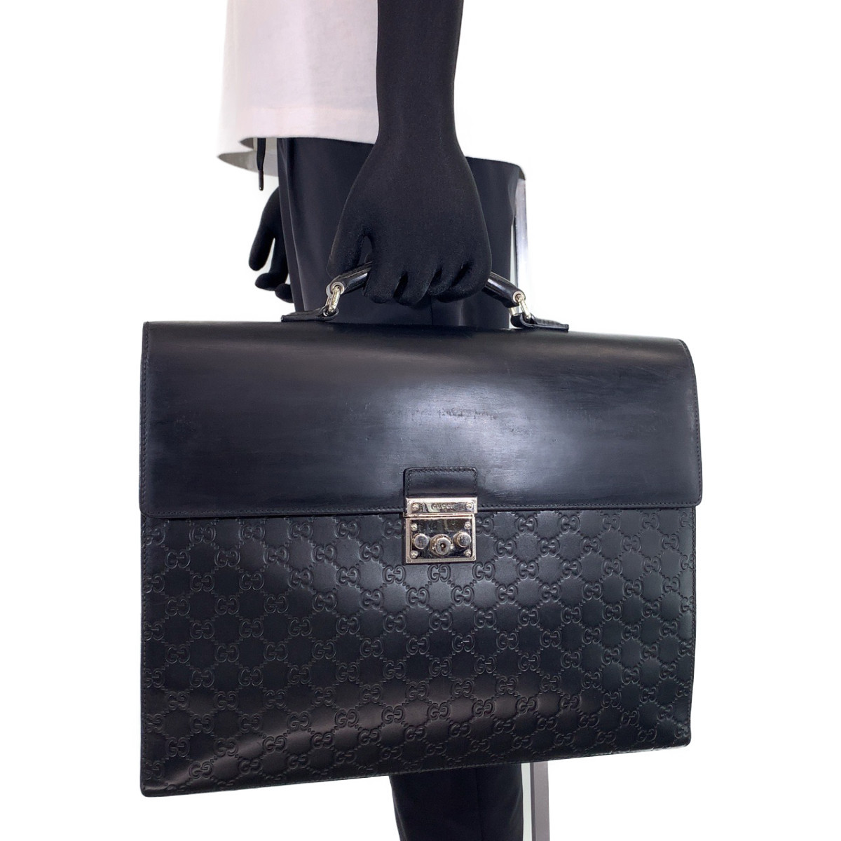 人気定番の GUCCI グッチ シマ ブラック 黒 シルバー金具 レザー
