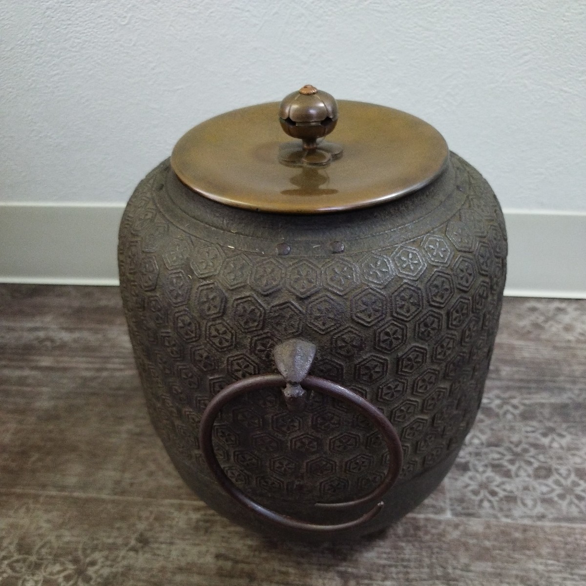 200803A】釜師 佐藤清光 作 唐松地紋 筒釜 共箱 茶道具 | kempatravels.com