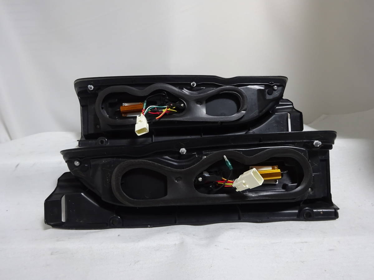 美品 Valenti 200 ハイエース ヴァレンティ ジュエル LEDテールランプ