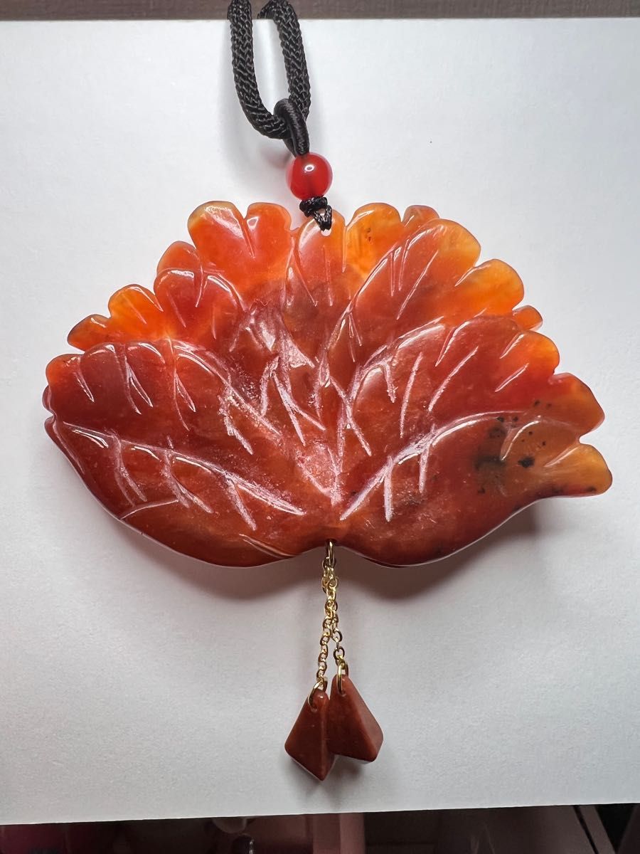 天然岫岩玉 ぼたんの花 彫りペンダン | noonanwaste.com
