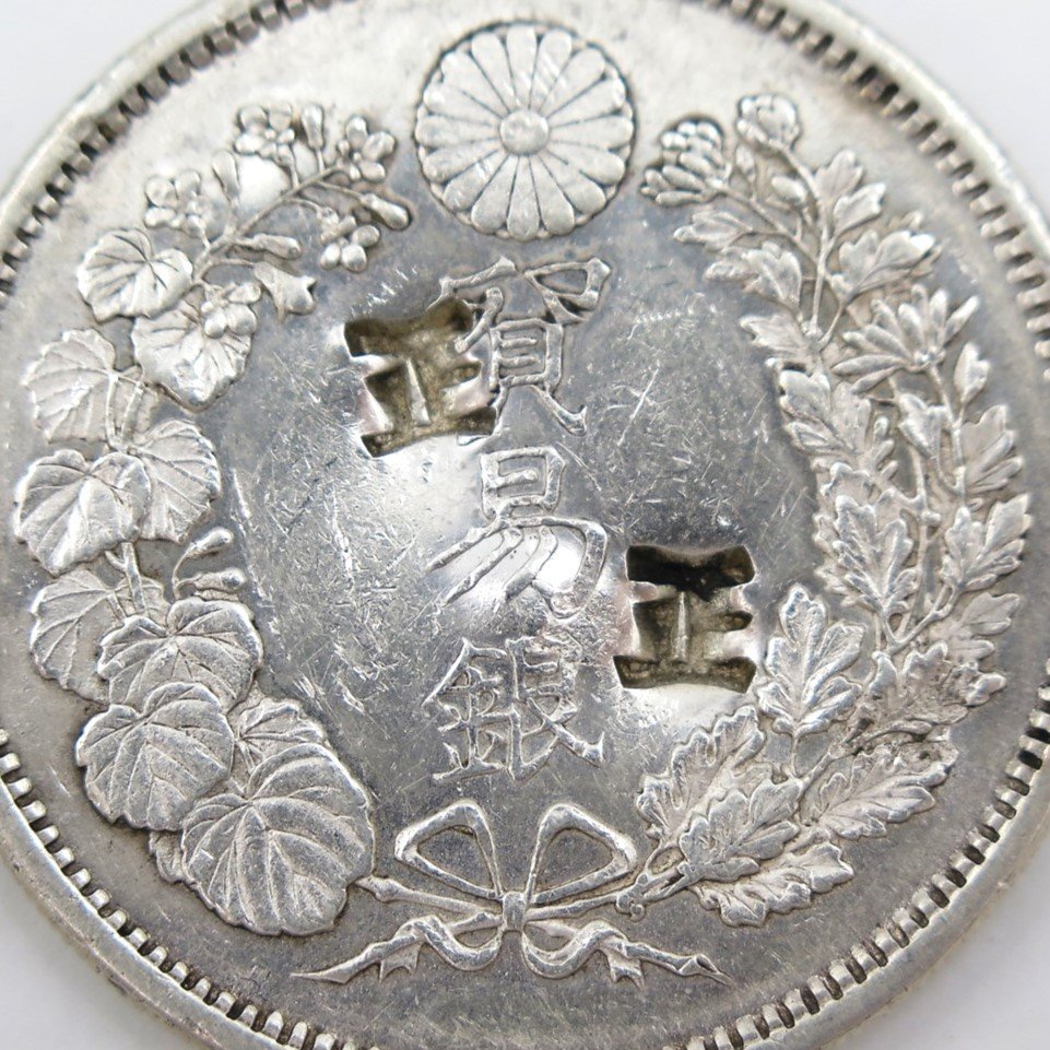 ☆新1円銀貨(大型) 明治28年 左丸銀 貴重 希少 左丸銀 極印 荘印