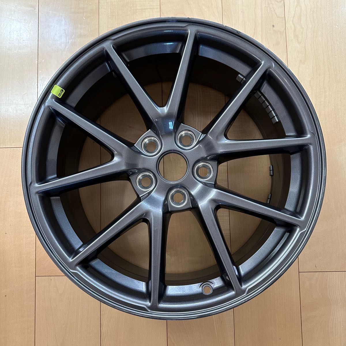 Tesla Model3 18インチ純正ホイール1個(傷有り)|Yahoo!フリマ Tesla Model3 18インチ純正ホイール1個(傷有り)|Yahoo!フリマ