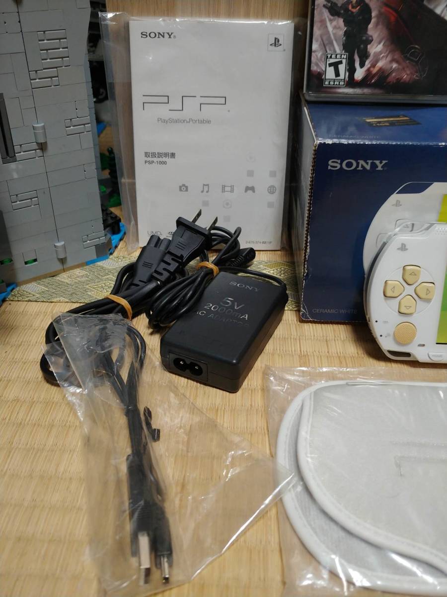 日本版 PSP 1000 Ceramic White Giga Pack + 海外版 Killzone