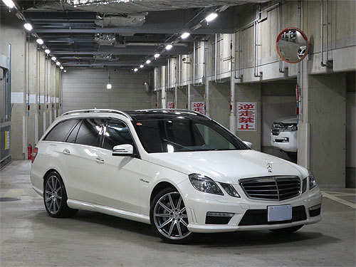 * every year dealer maintenance latter term model V8 twin turbo Benz E63AMG Station Wagon panoramic roof selling out *