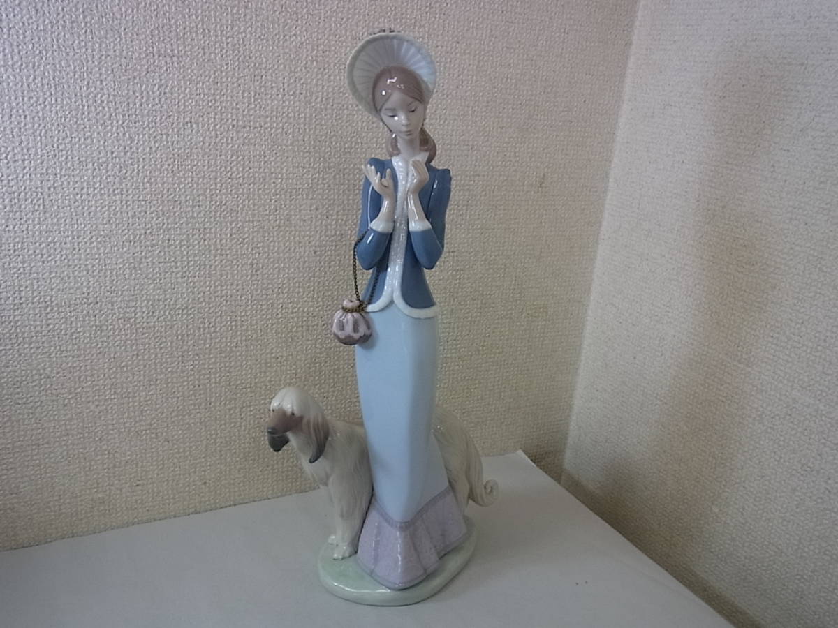 売れ筋新商品 インテリア 置物 スペイン製 陶器人形 №1537 犬と散歩