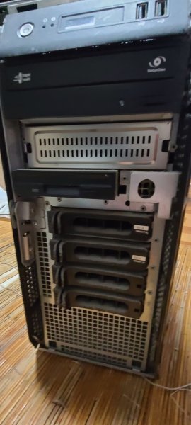 【中古】PowerEdge T300 Dell Core 2 Duo Processor E6405 2.13GHz/2048MB/HDD非搭載/DVD-ROM/0JW063 PERC 6/iR【中古サーバー】鍵付き_画像2