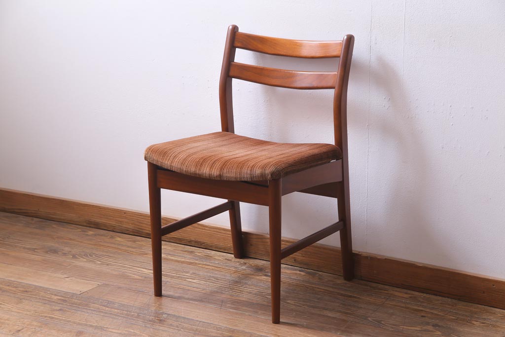 R-035785 北欧ビンテージ　チーク材　レトロで温かな雰囲気漂うダイニングチェア(椅子、ワークチェア)(2)