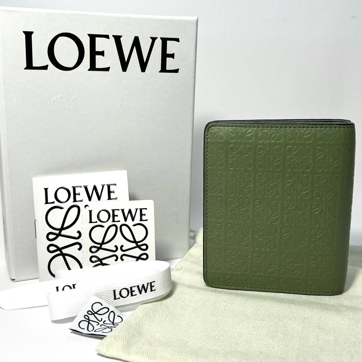 人気SALEお買い得】 LOEWE - ロエベ コンパクトジップウォレット LOEWE