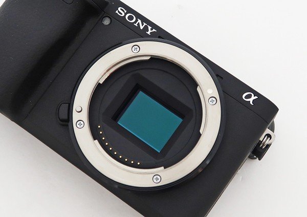 ◇美品【SONY ソニー】α6400 ボディ 予備バッテリー・おまけ付き