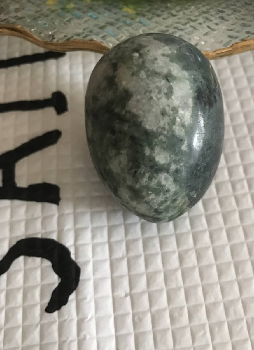 たまご形・卵・玉子・タマゴ　 皮蛋緑　天然石 大理石 卵　玉子サイズ　置物 アンティーク_画像5