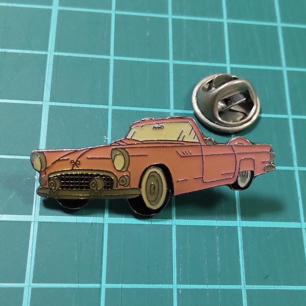 送料120円～ 1955 フォード サンダーバード ピンバッジ 検)非売品 ピンバッチ ピンズ NEWERA 当時物 Ford THUNDERBIRD PINS 1957 1956 1954_画像3