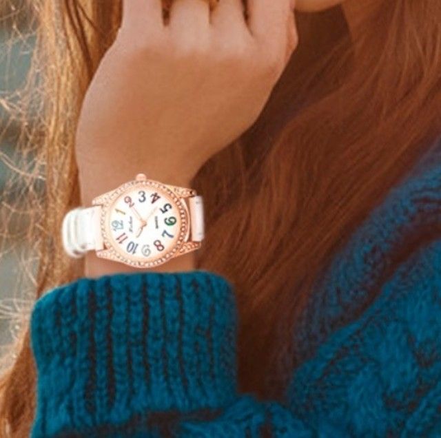 レディース腕時計　白　ＰＵレザー　シンプル★レインボー文字　女性　電池式