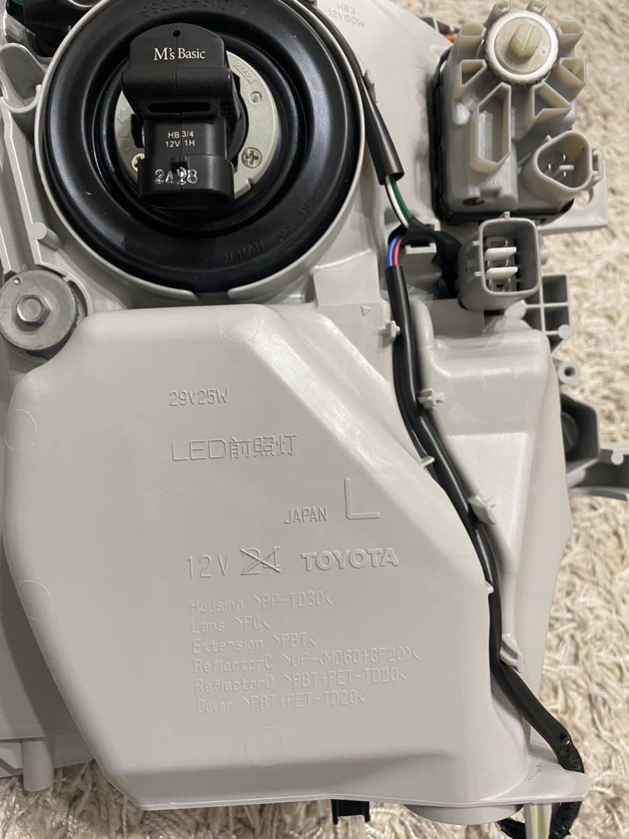 極美品 ハイエース6型 スーパーGL 標準 ダークプライムII 純正LEDヘッドライト KOITO26-137 A3 左右セット ハイビーム・ポジションLED