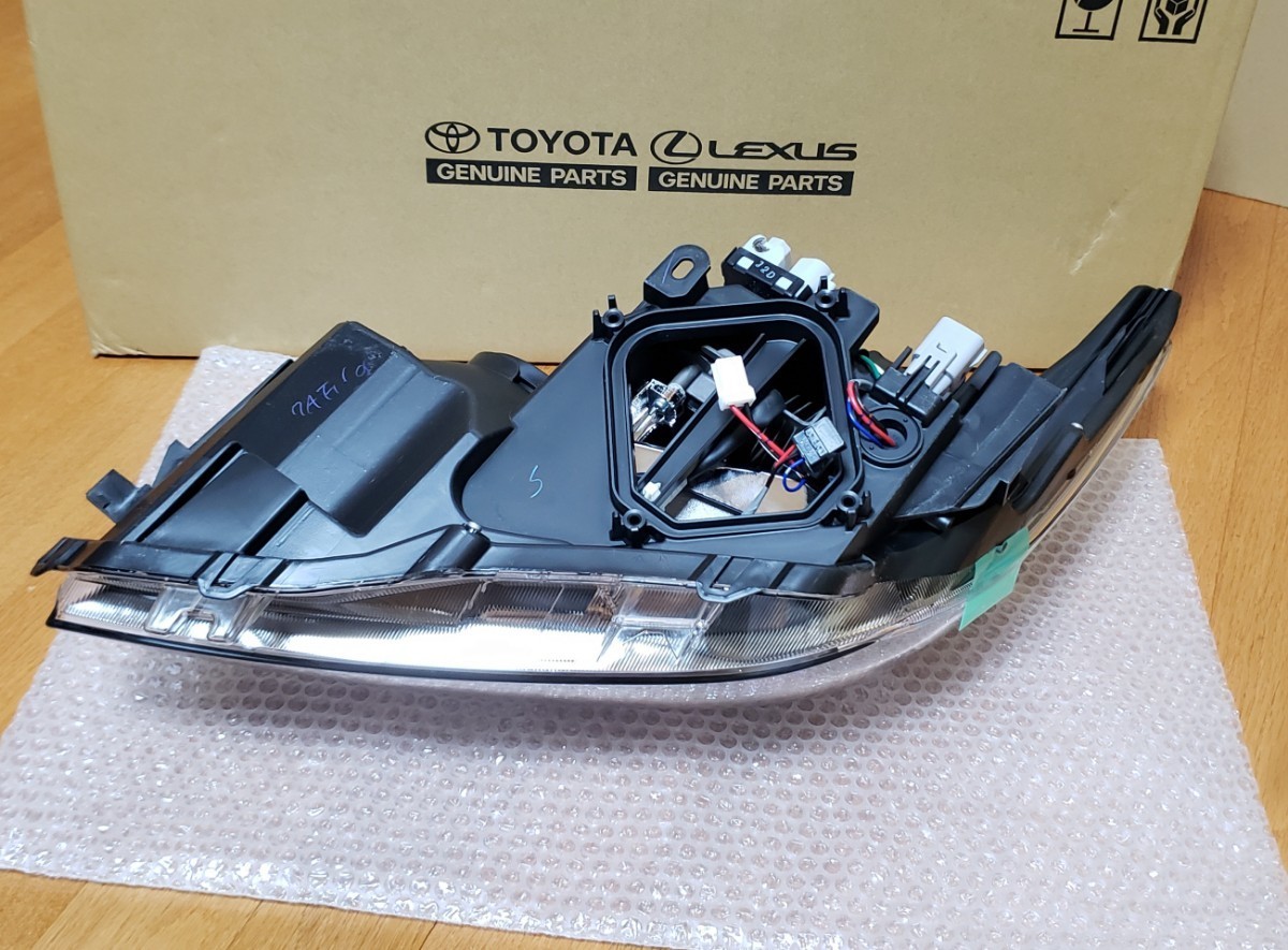 トヨタ│純正部品│30 プリウス LED ヘッドライト 前期│右 トヨタ│純正部品│30 プリウス LED ヘッドライト 前期│右