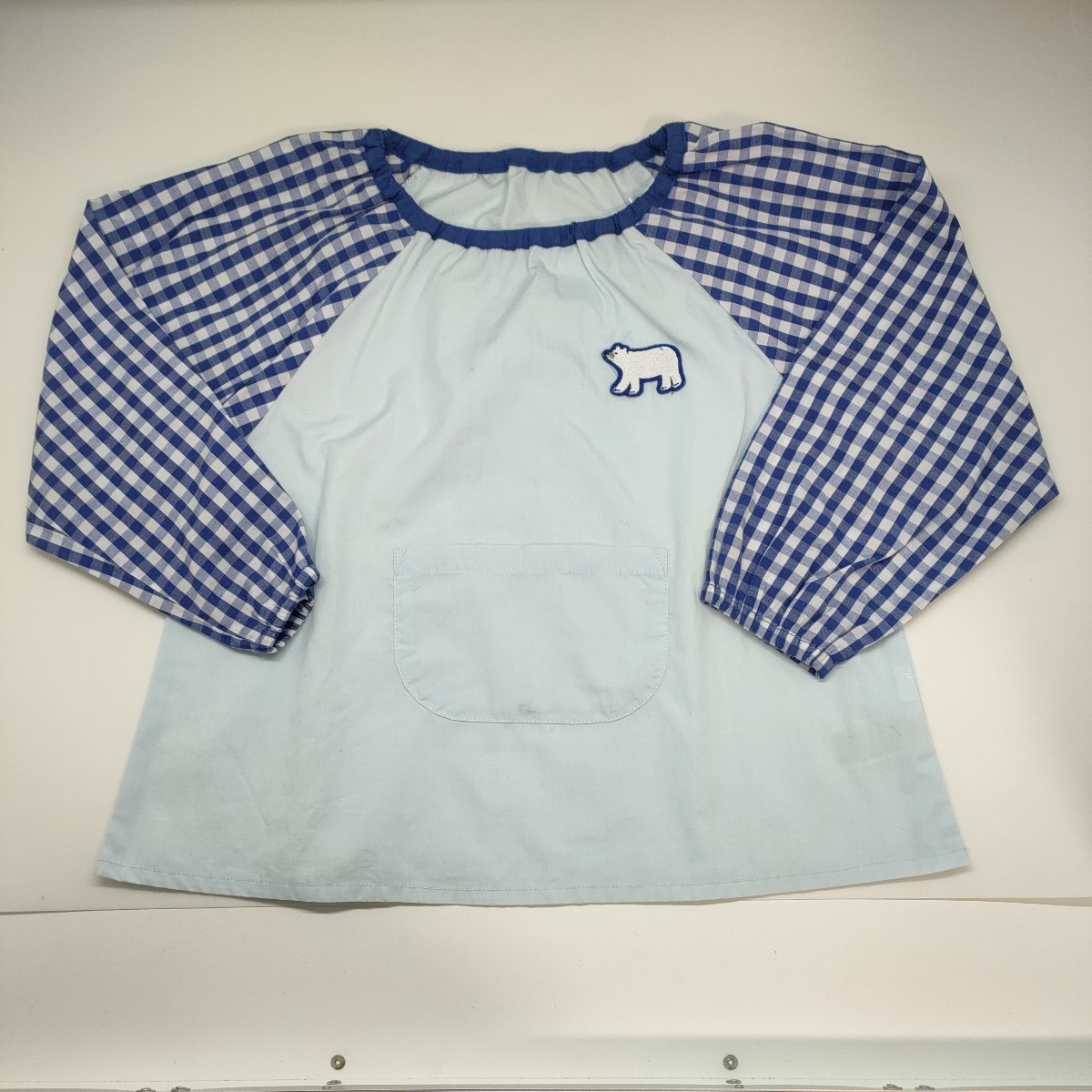 110~120 size use fewer smock man long sleeve smock pocket attaching .... long sleeve apron sand place put on . clothes child care . kindergarten 