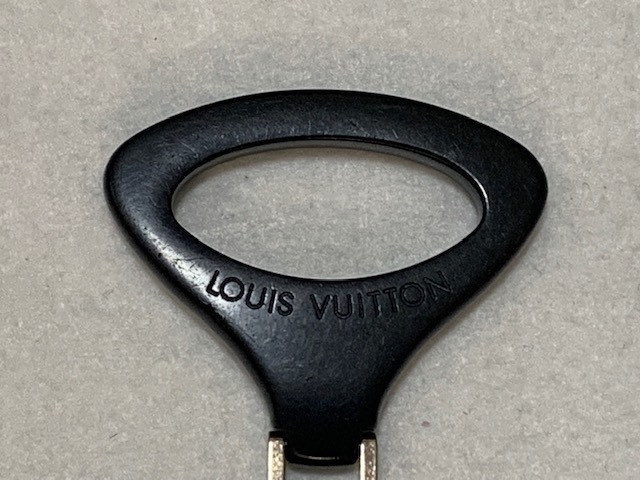 LOUIS VUITTON Louis Vuitton porutokre epi Z брелок для ключа M63832 чёрный серебряный металлические принадлежности кольцо для ключей очарование nok язык bru узор 