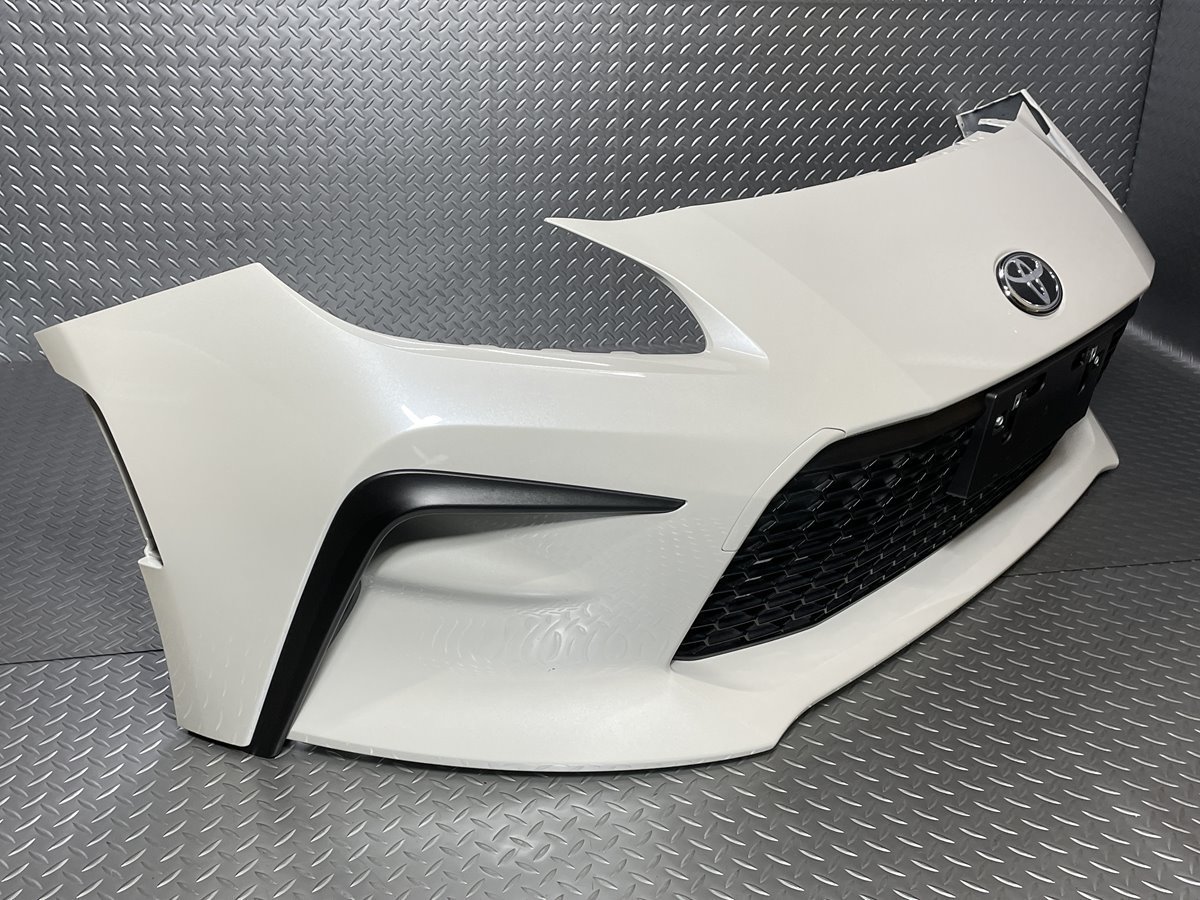 新車外し】GR86 ZN8 純正フロントバンパー 白パールホワイトK1X 新車外し】GR86 ZN8 純正フロントバンパー 白パールホワイトK1X