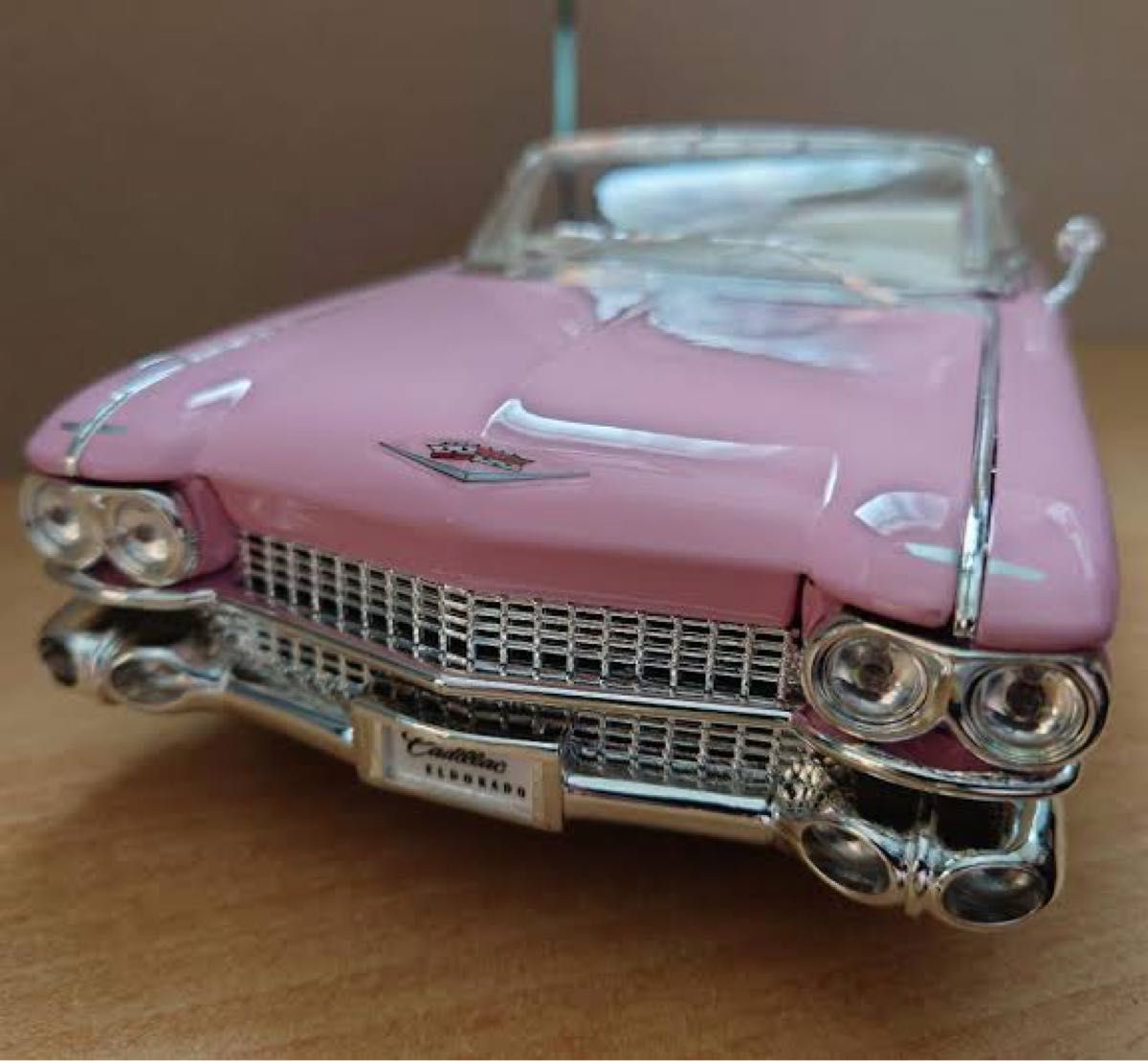 1/18 ピンク キャデラック エルドラド 1959 Cadillac マイスト ダイキャスト製ミニカー CADILLAC 