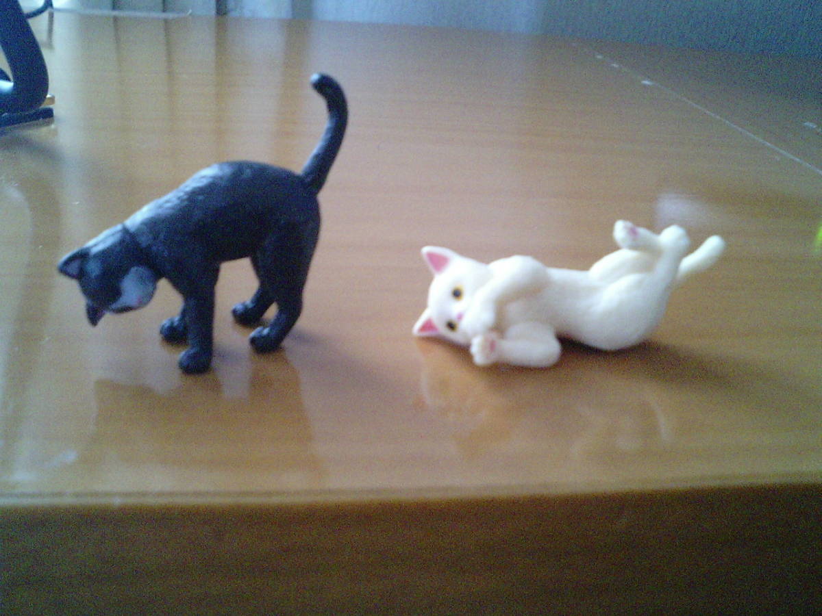  Capsule игрушка * Gacha Gacha *... кошка эта 3 черный белый & крем 
