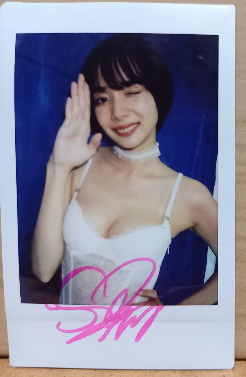 2021 新作】 岡田紗佳 直筆サイン入りチェキ 敬礼ポーズ サクラナイツ