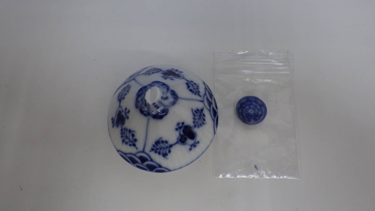 蓋に難あり ロイヤルコペンハーゲン ブルーフルーテッド フルレース 顔