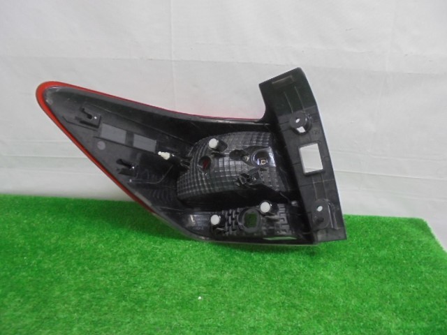 インプレッサ　ＧＴ７　右テールランプ　LED　ユニット　FBM924-22　No.812853【品番84912FL041／シールNo.84201-FL040】_画像5