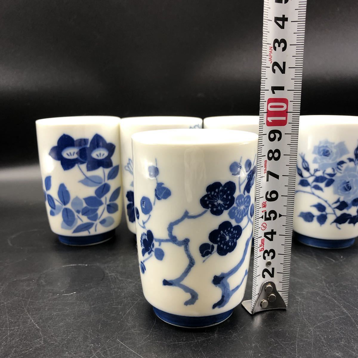 未使用　湯呑み5客　花文様　松泉造　絵変　茶道具　茶器　湯飲み　共箱　陶磁器　染付　P10_画像4