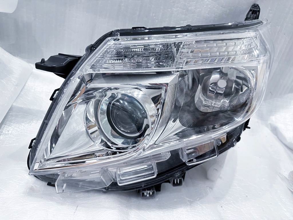 TOYOTA ノア ZRR80G ヘッドライト左 美品 オマケ付き-