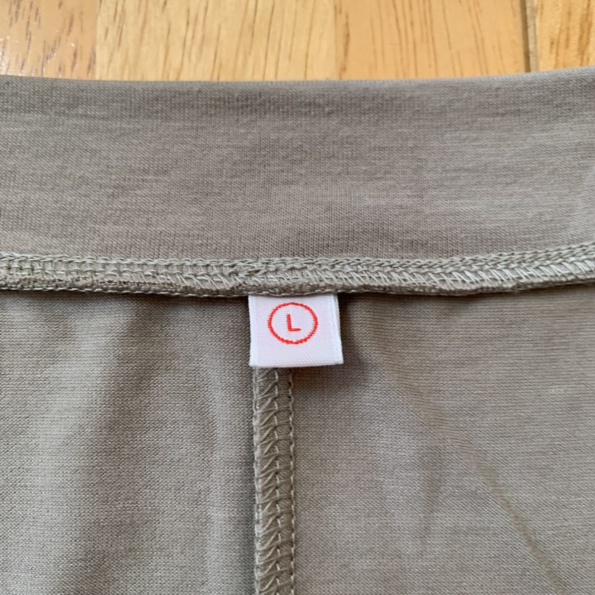 ユニクロ UNIQLO レディース トップス Tシャツ 濃いグレー WOMEN サイズ L 中古品 4.5回使用 美品 送料無料_画像4