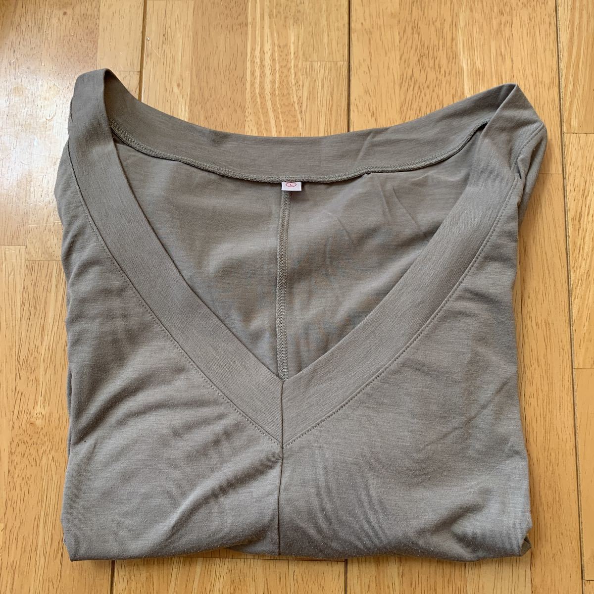ユニクロ UNIQLO レディース トップス Tシャツ 濃いグレー WOMEN サイズ L 中古品 4.5回使用 美品 送料無料_画像9