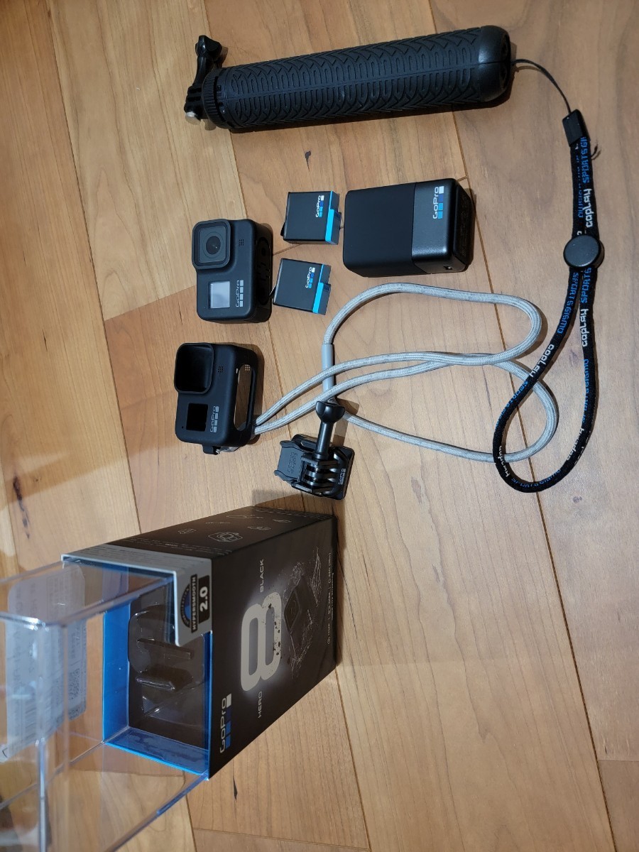 GoPro HERO8 BLACK おまけバッテリーとカバーと三脚自撮り棒付き