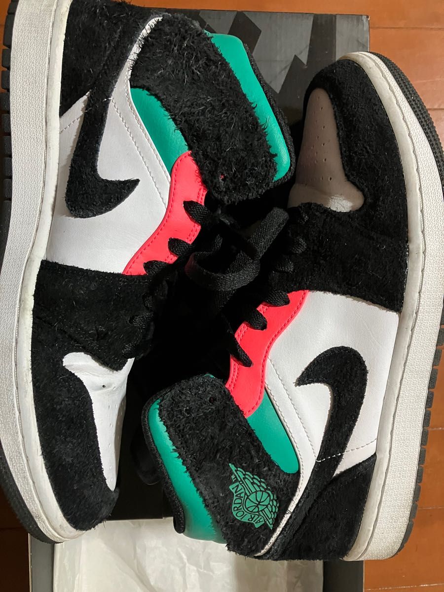 Nike Air Jordan 1 Mid SE "South Beach" 9